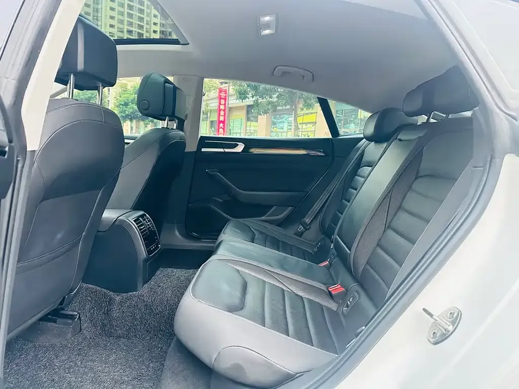 Volkswagen CC 2023 из CN, фото 9