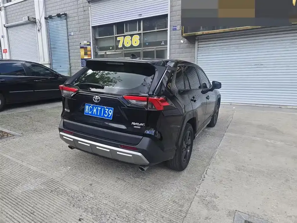 Toyota RAV4 2023 из CN, фото 4