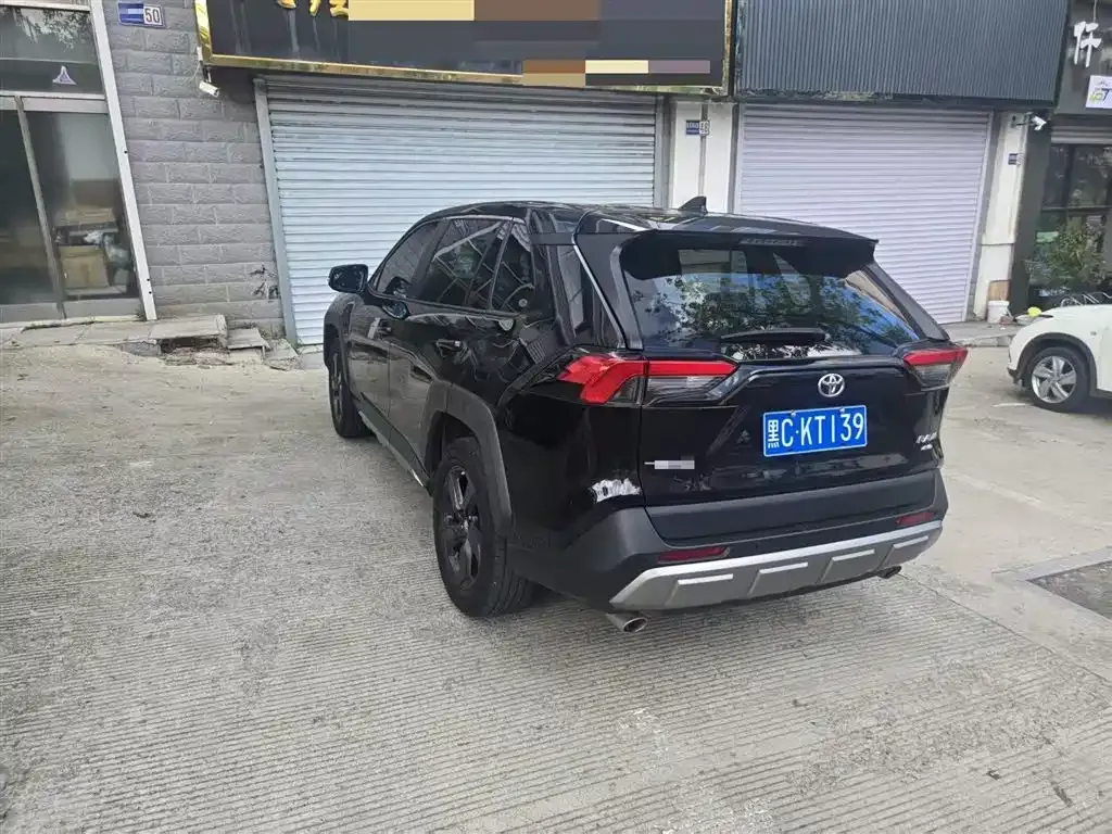 Toyota RAV4 2023 из CN, фото 5