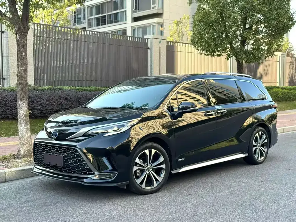 Toyota Granvia 2023 из CN, фото 1