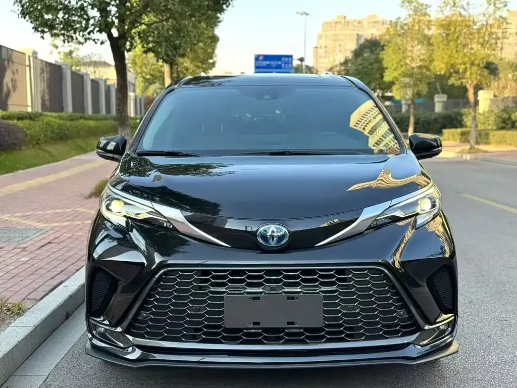 Toyota Granvia 2023 из CN, фото 2