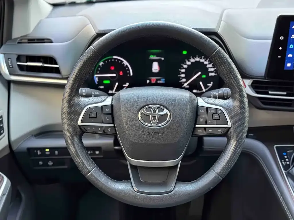 Toyota Granvia 2023 из CN, фото 3