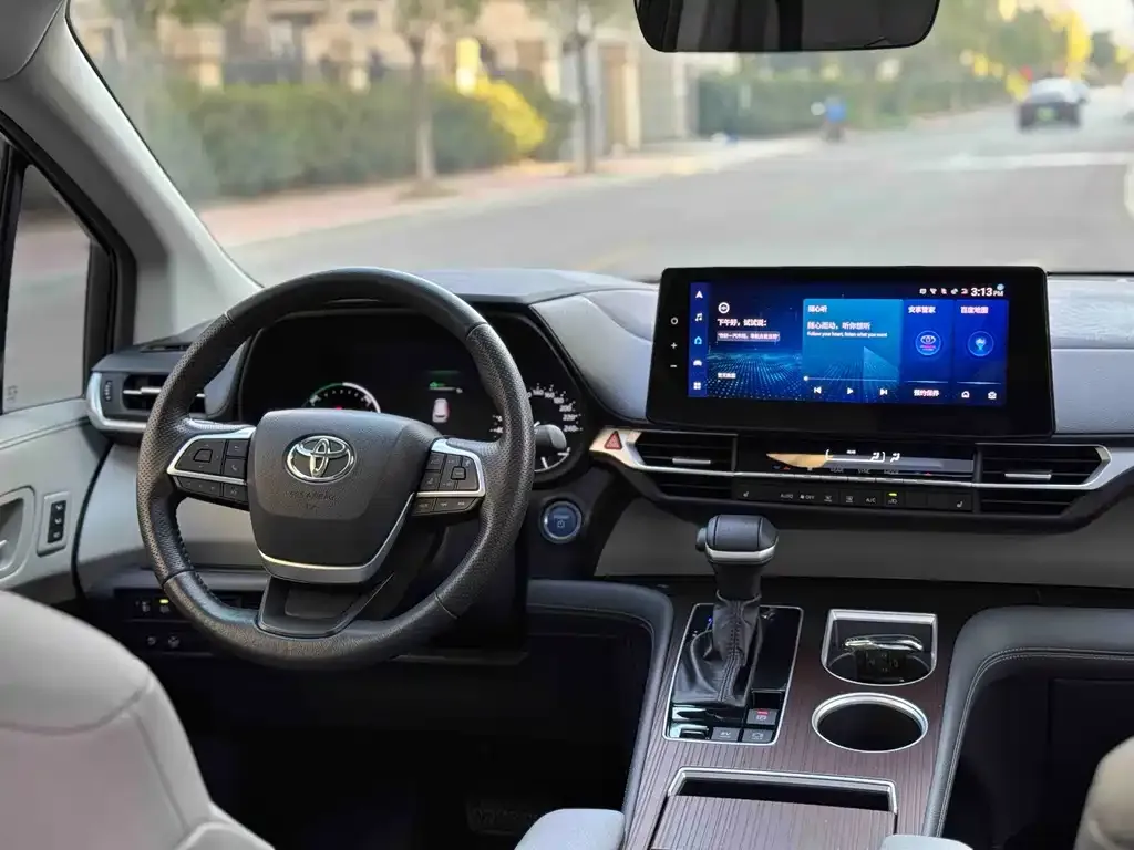 Toyota Granvia 2023 из CN, фото 7