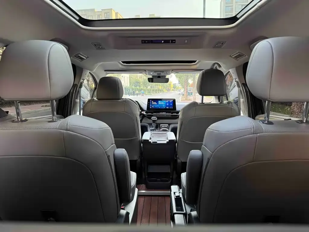 Toyota Granvia 2023 из CN, фото 8