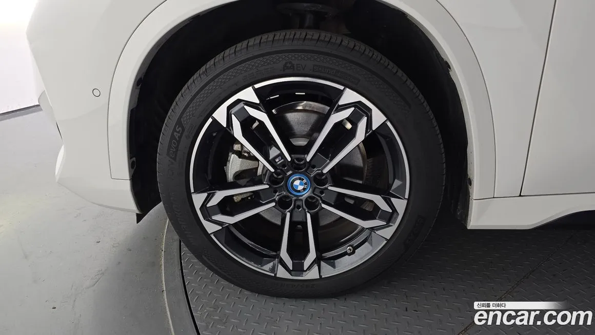 BMW iX1 2024 из KR, фото 5