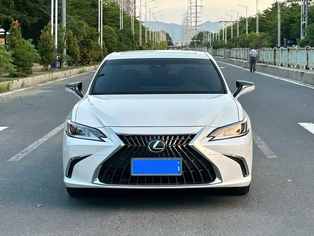 Lexus ES 2023 из CN, фото 2