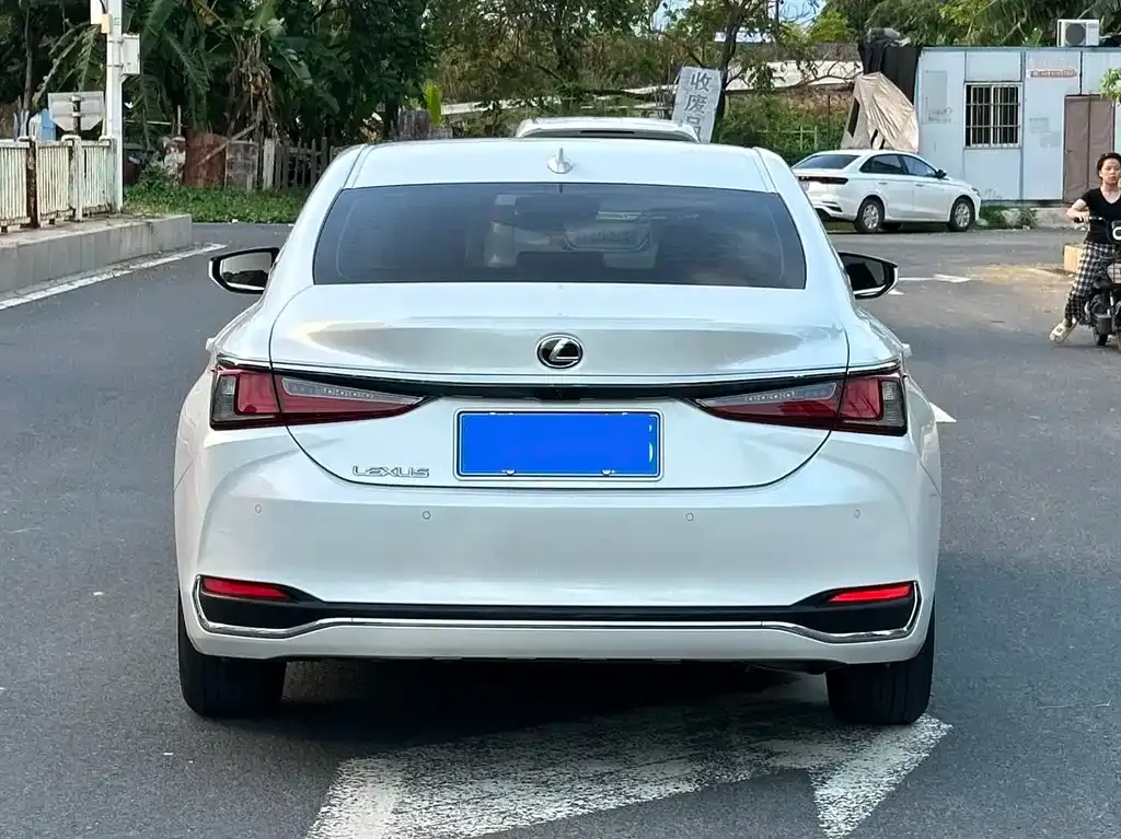 Lexus ES 2023 из CN, фото 8