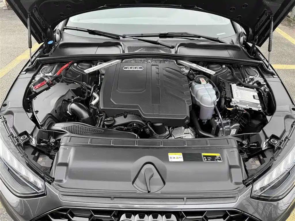 Audi A4L 2024 из CN, фото 9