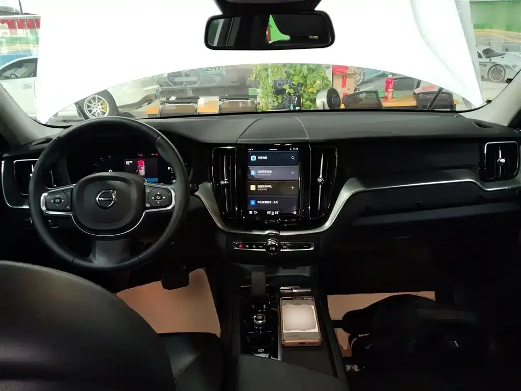 Volvo XC60 — фото 10