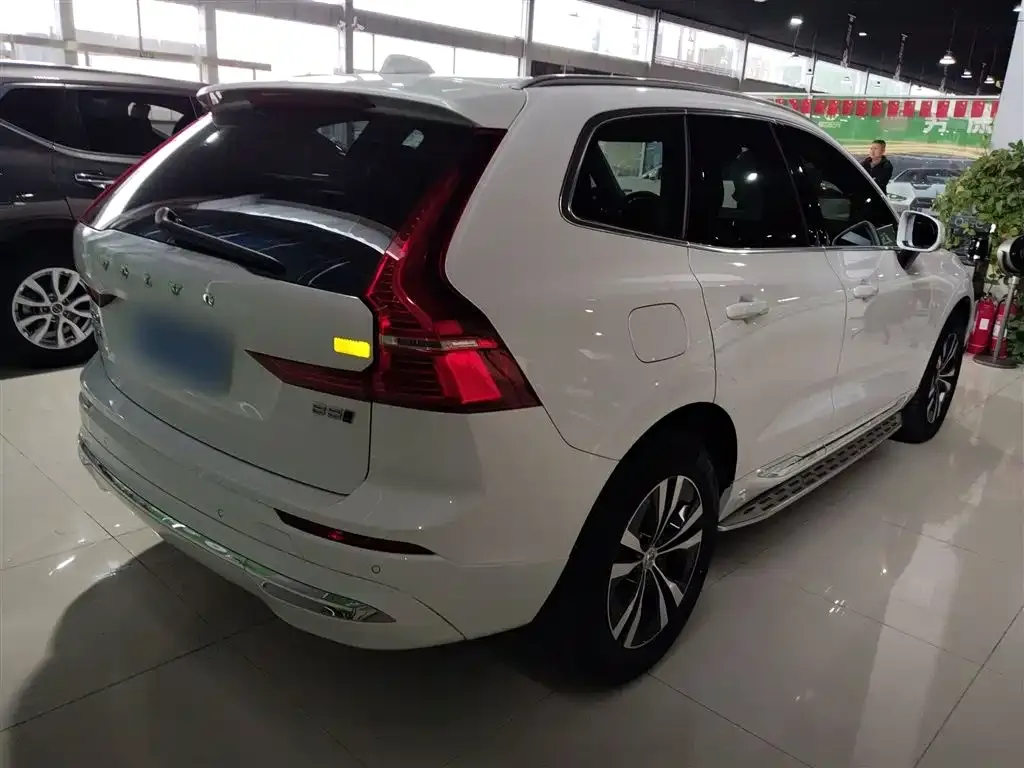 Volvo XC60 — фото 7