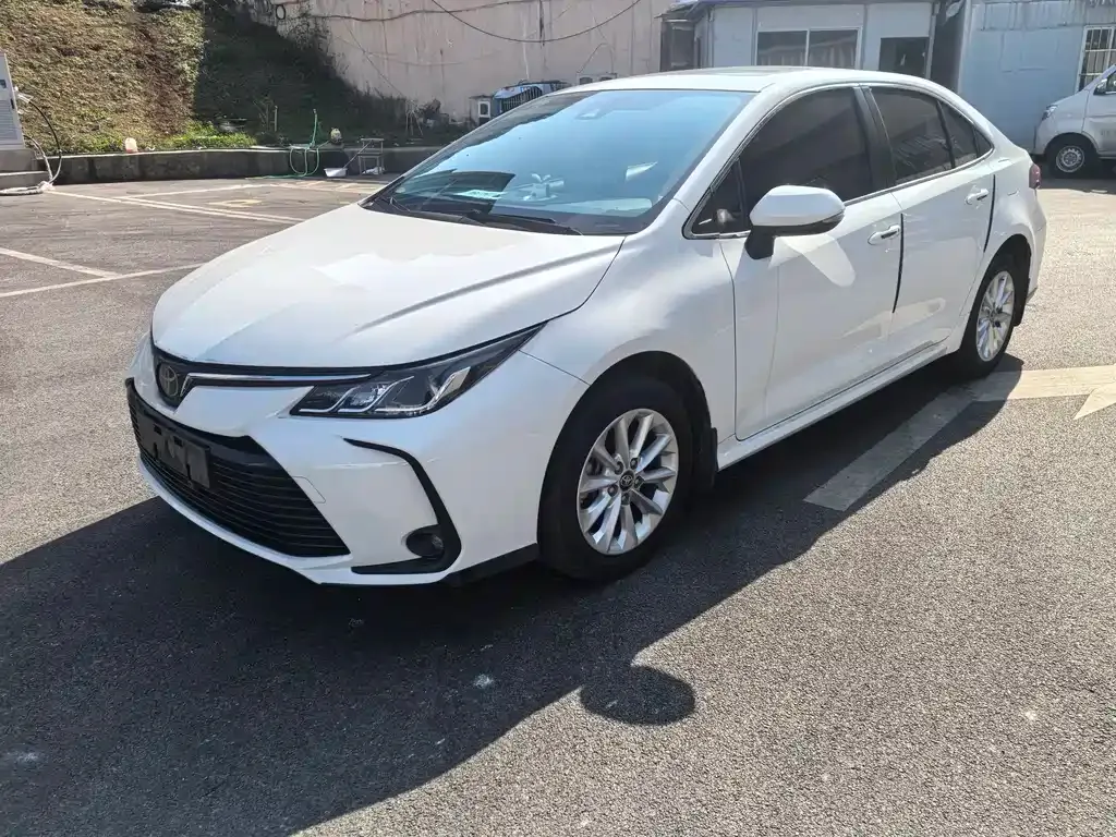 Toyota Corolla — фото 1
