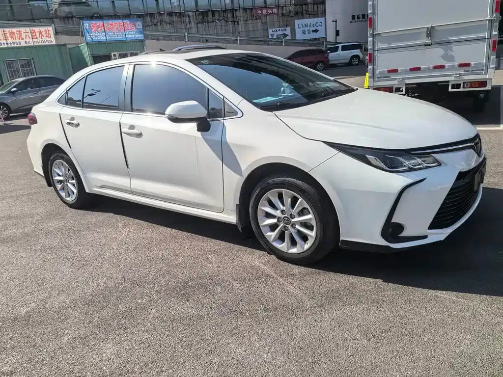 Toyota Corolla — фото 2