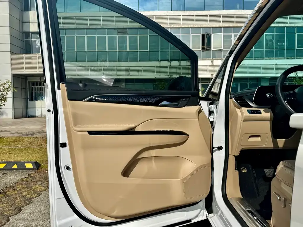 Buick GL8 Hybrid — фото 5
