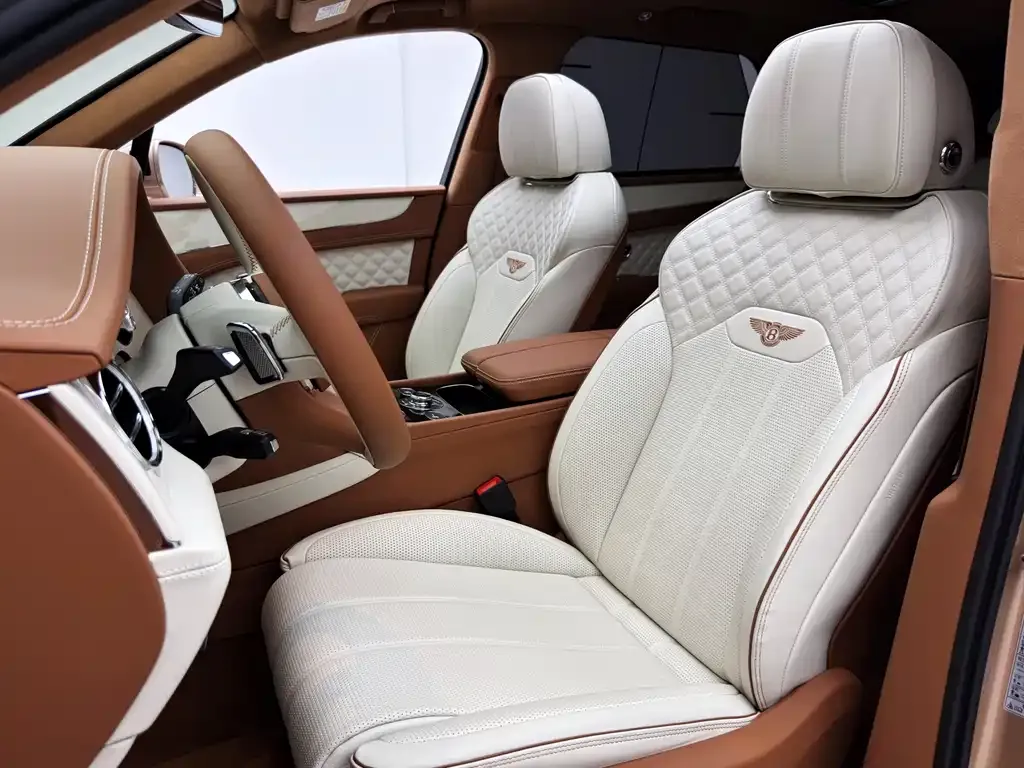 Bentley Bentayga 2024 из CN, фото 9