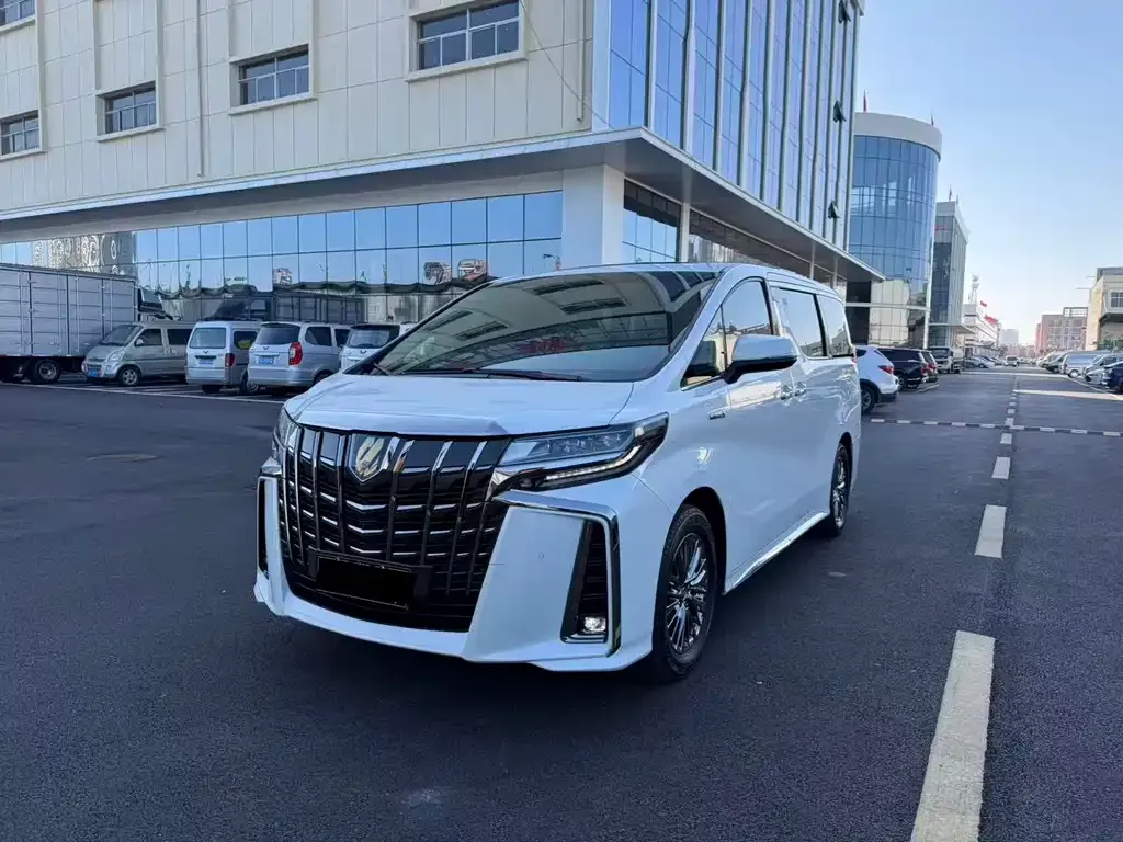 Toyota Alphard — фото 2