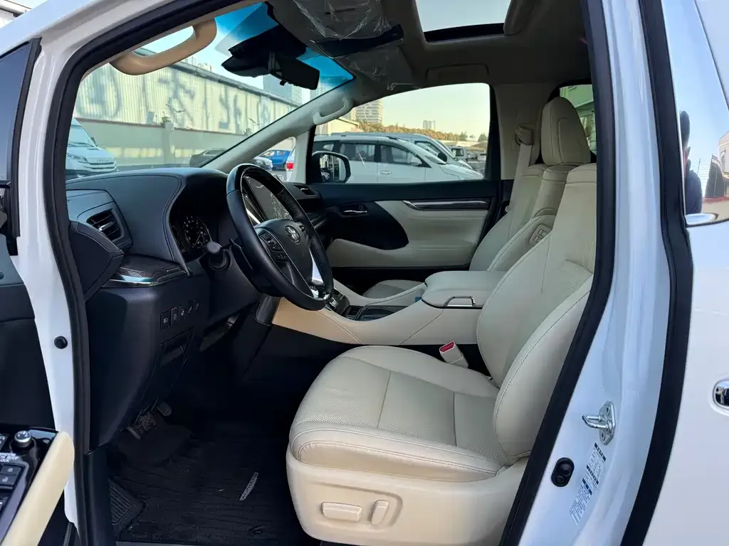Toyota Alphard — фото 3
