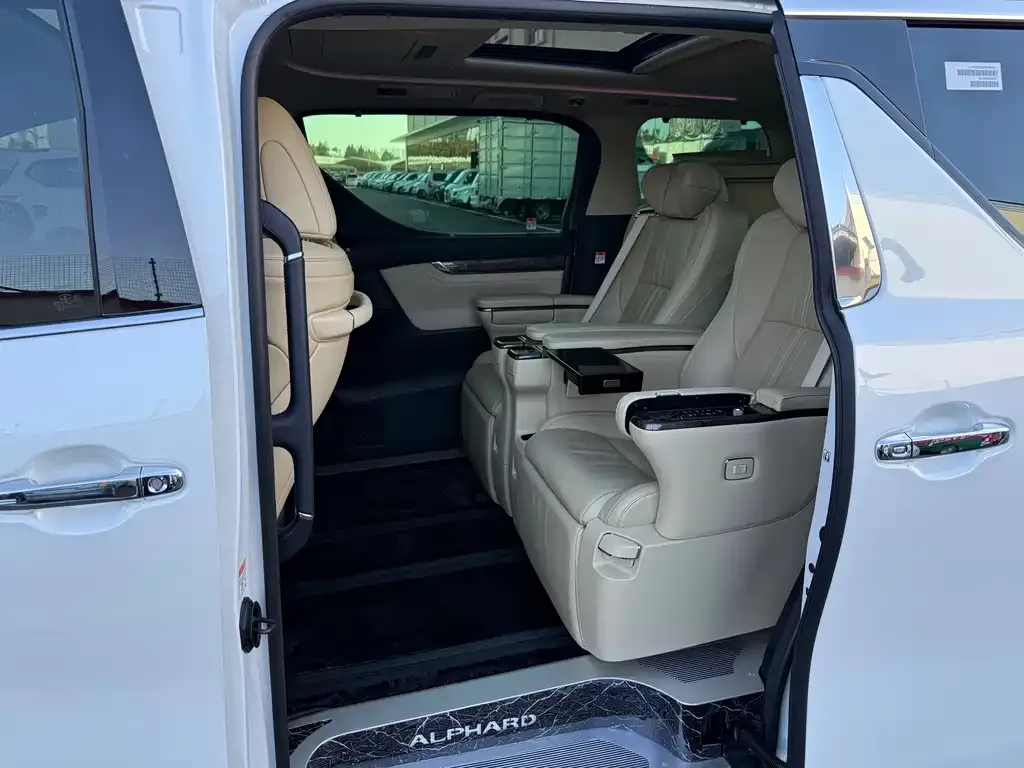 Toyota Alphard — фото 5