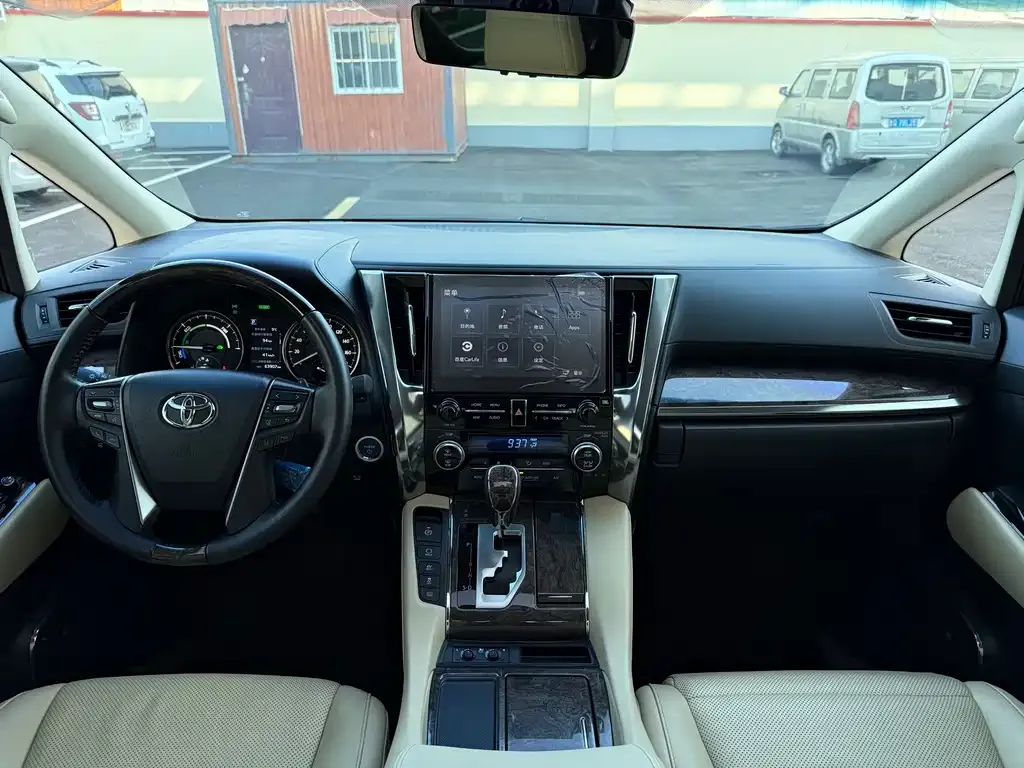 Toyota Alphard — фото 7