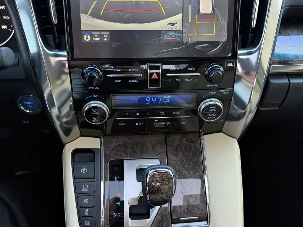 Toyota Alphard — фото 8
