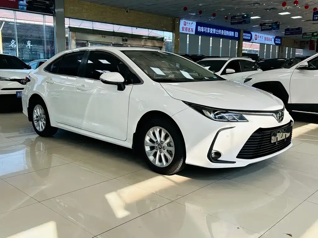 Toyota Corolla — фото 1