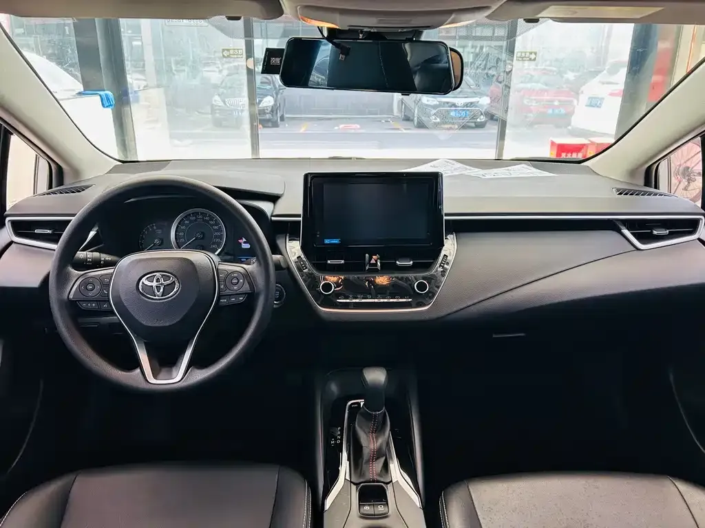 Toyota Corolla — фото 5