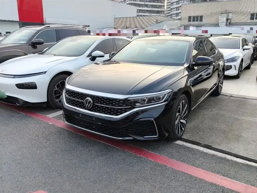 Volkswagen Passat — фото 1