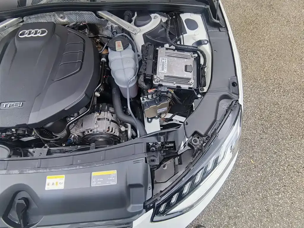 Audi A4L 2021 из CN, фото 8