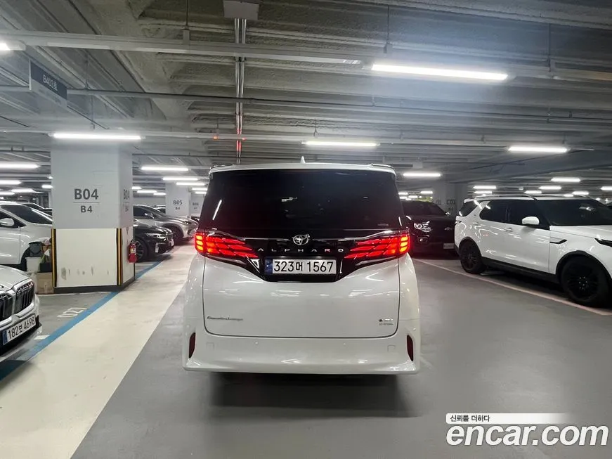 Toyota Alphard — фото 4