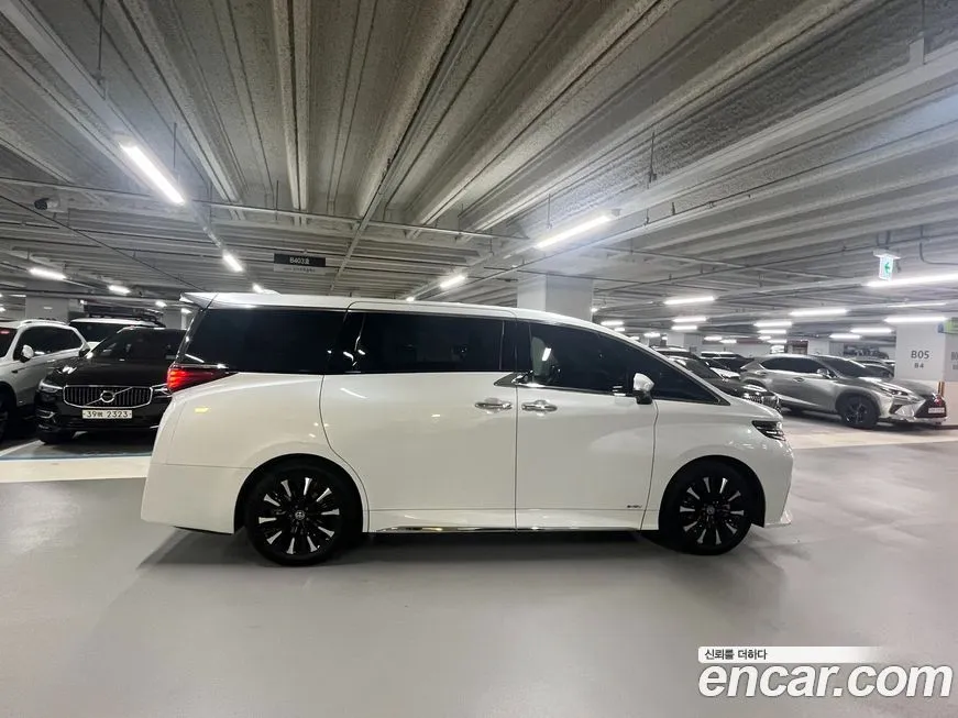 Toyota Alphard — фото 6