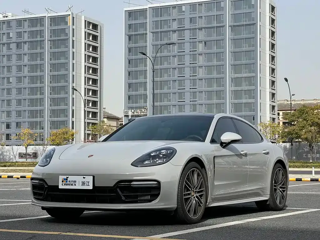 Porsche Panamera — фото 1