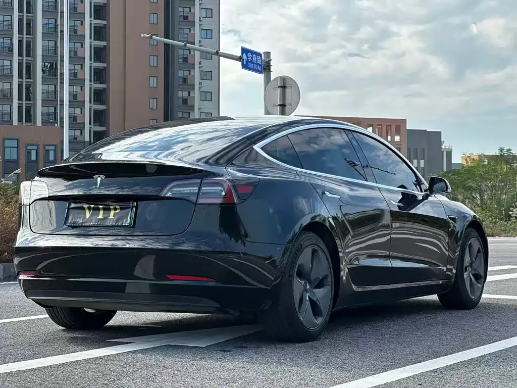 Tesla Model 3 — фото 6