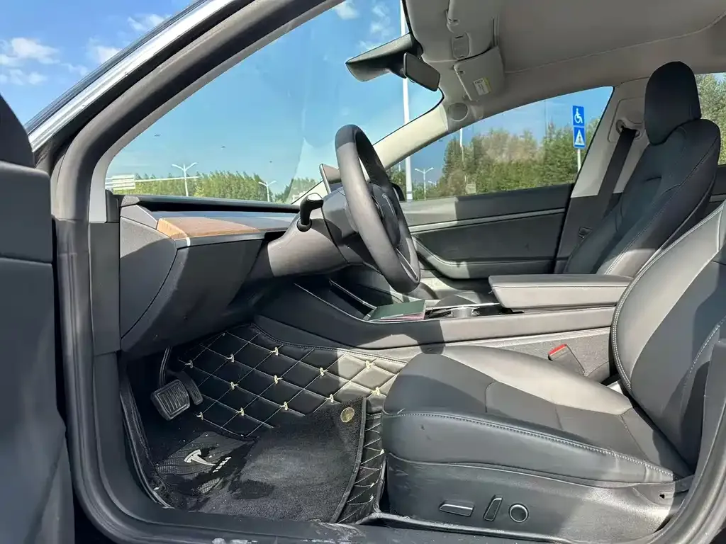 Tesla Model 3 — фото 8