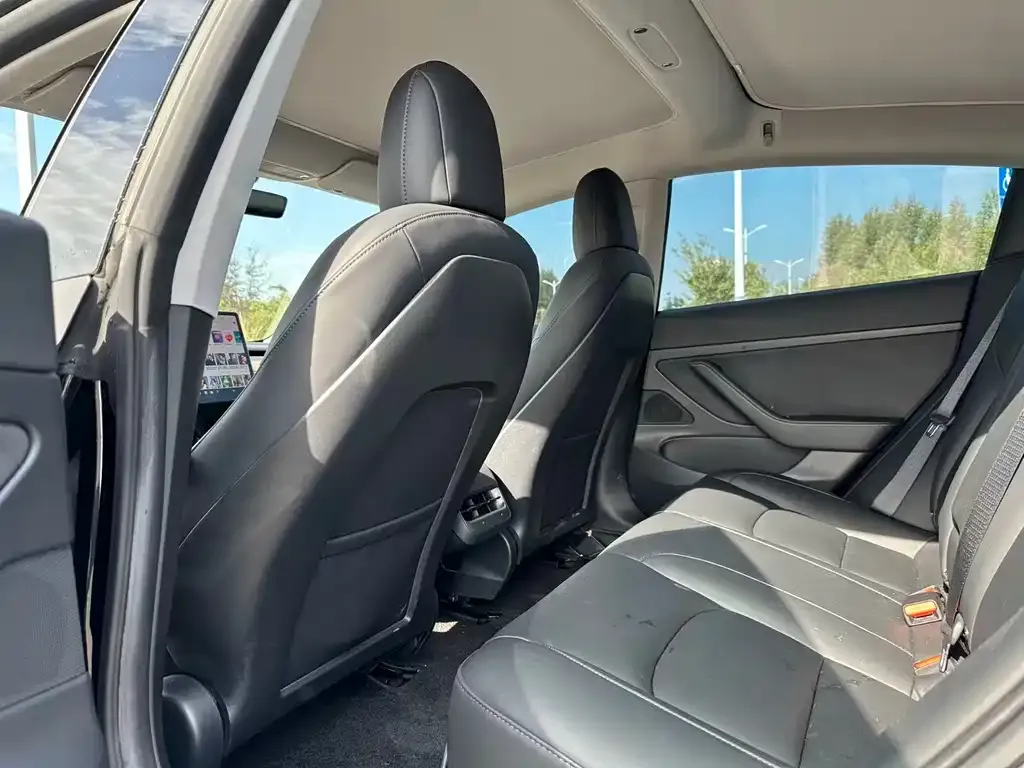 Tesla Model 3 — фото 9