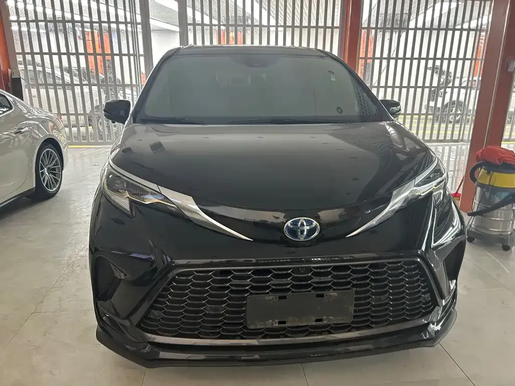 Toyota Granvia 2023 из CN, фото 2