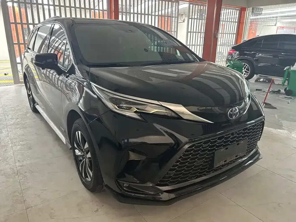 Toyota Granvia 2023 из CN, фото 3