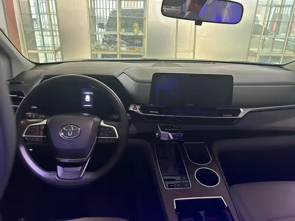 Toyota Granvia 2023 из CN, фото 9