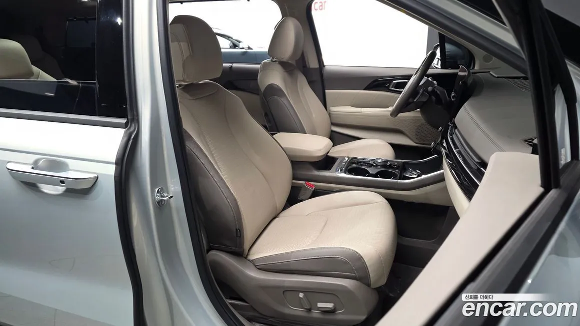 Kia Carnival — фото 10