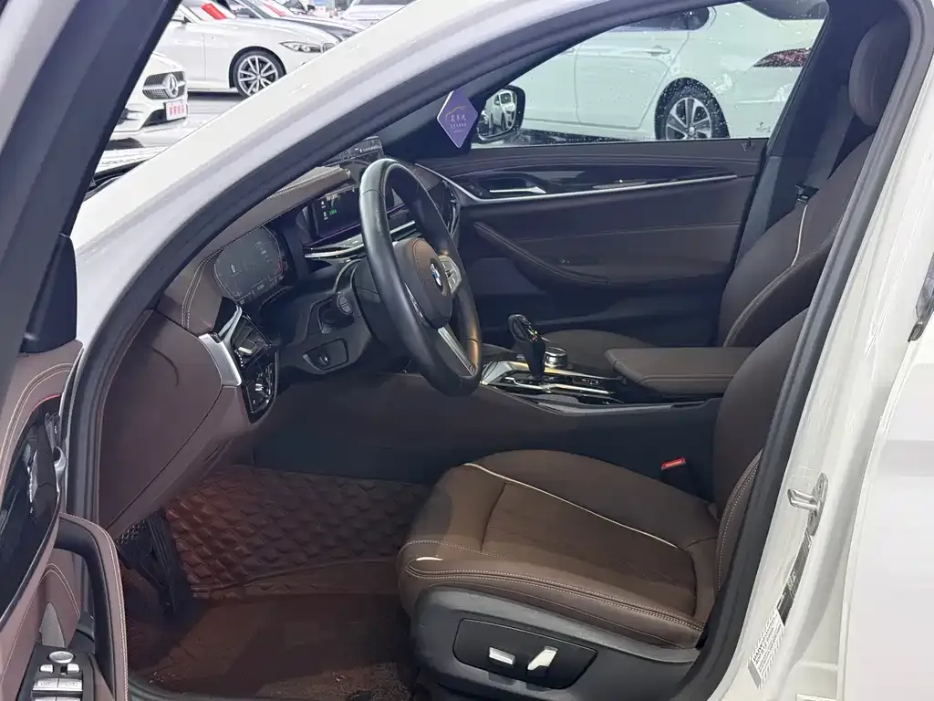 BMW 5 Series 2023 из CN, фото 4