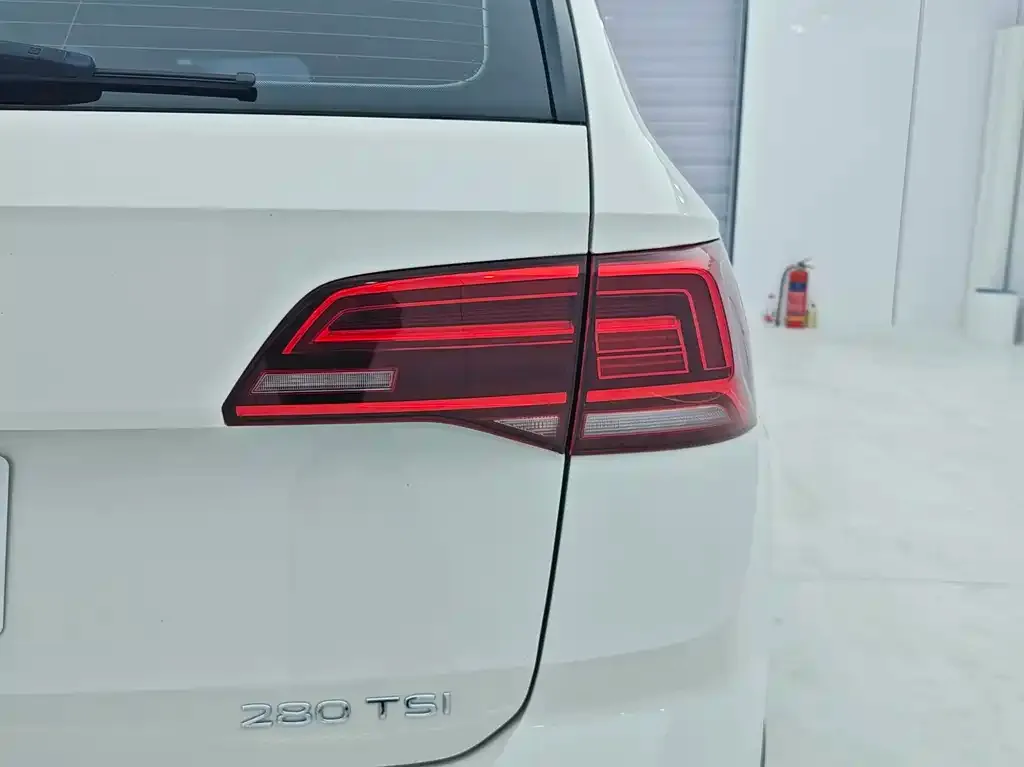 Volkswagen Tharu 2022 из CN, фото 10