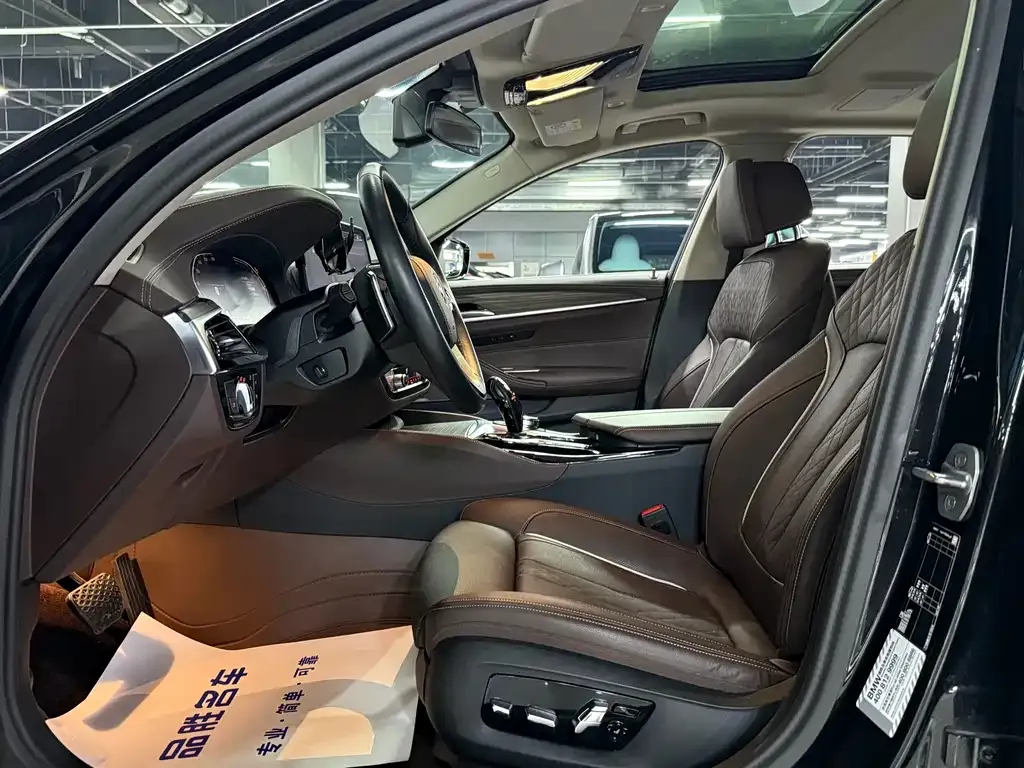 BMW 5 Series 2023 из CN, фото 8