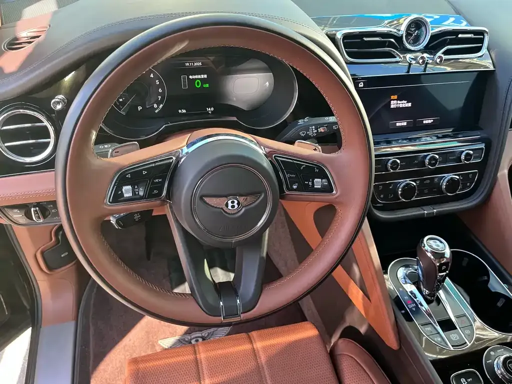 Bentley Bentayga PHEV — фото 10