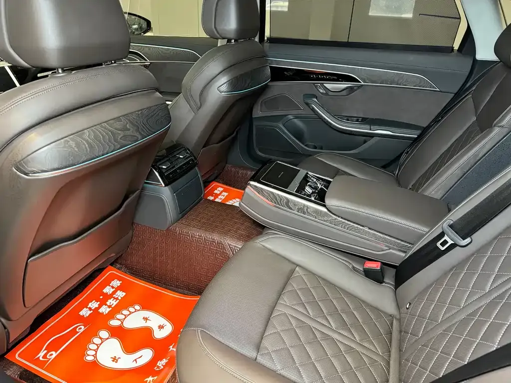 Audi A8 2023 из CN, фото 8