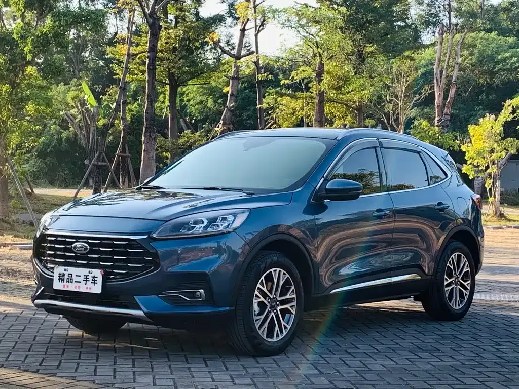 Ford Escape 2023 из CN, фото 1