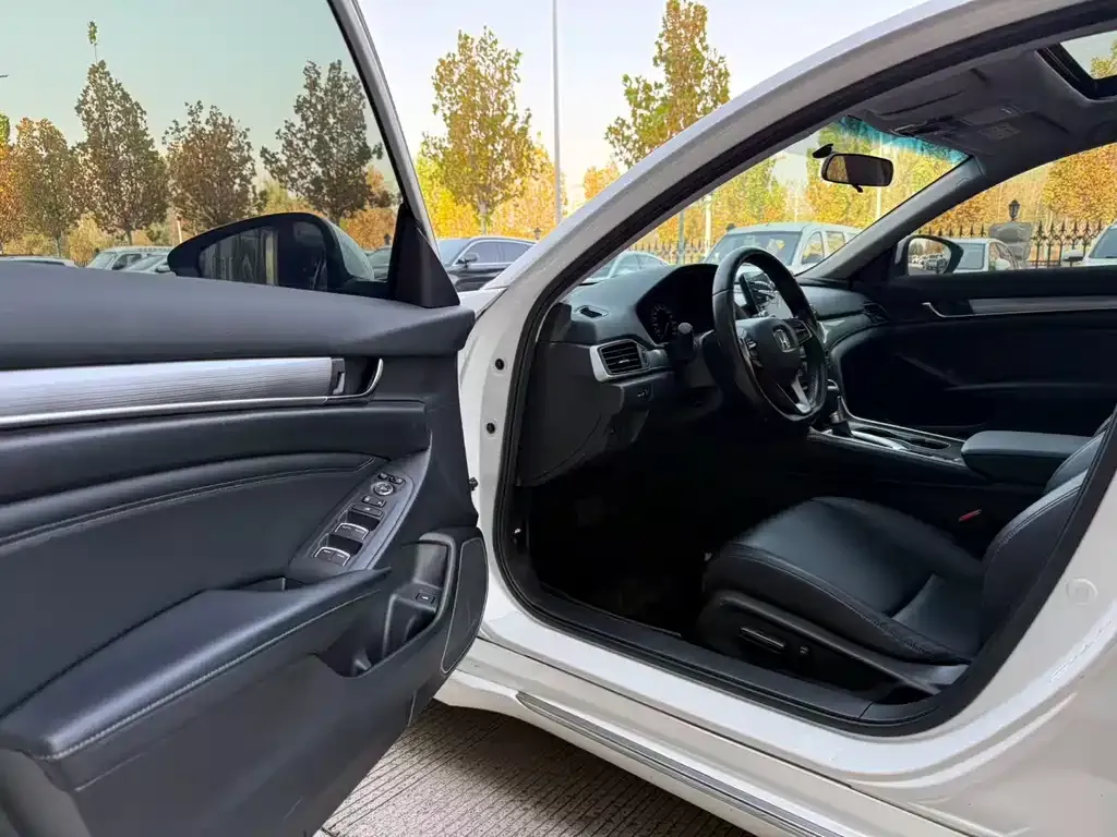 Honda Accord — фото 7