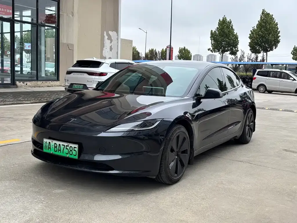 Tesla Model 3 — фото 1