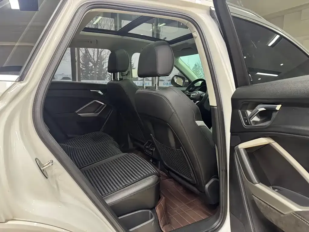 Audi Q3 2021 из CN, фото 9