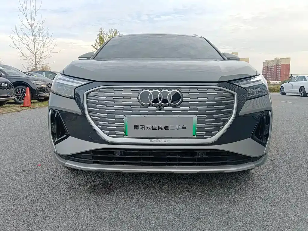 Audi Q4 e-tron — фото 2