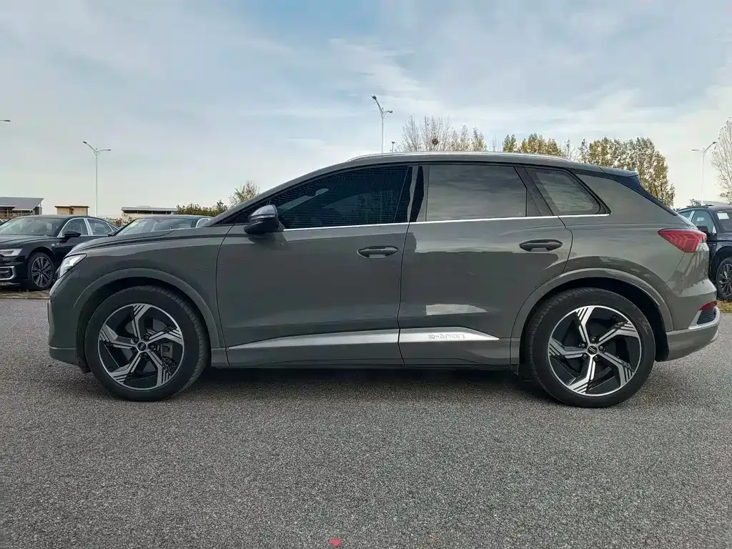 Audi Q4 e-tron — фото 4