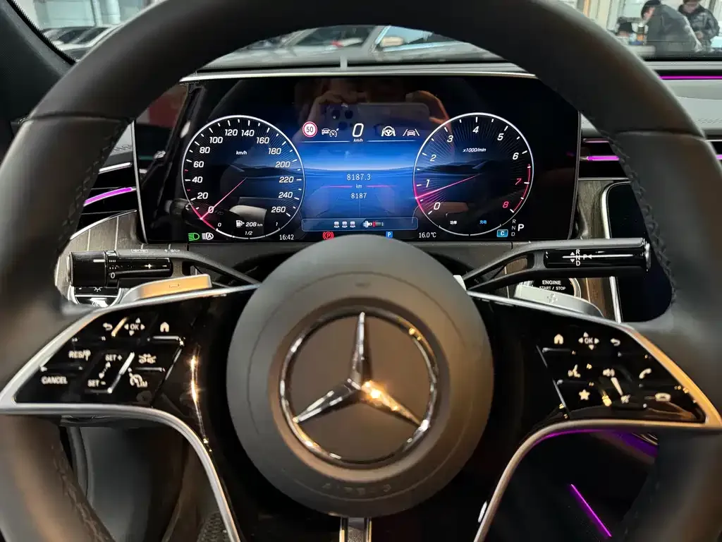 Mercedes-Benz E-Class — фото 10