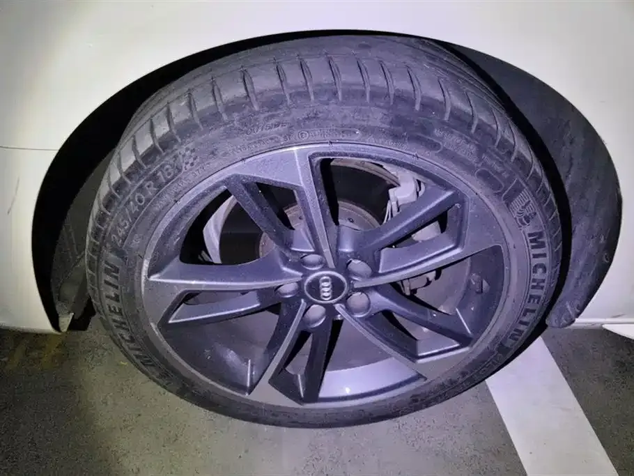 Audi A4L 2021 из CN, фото 6